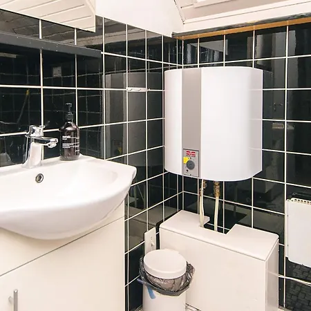 6 Person In הרנינג